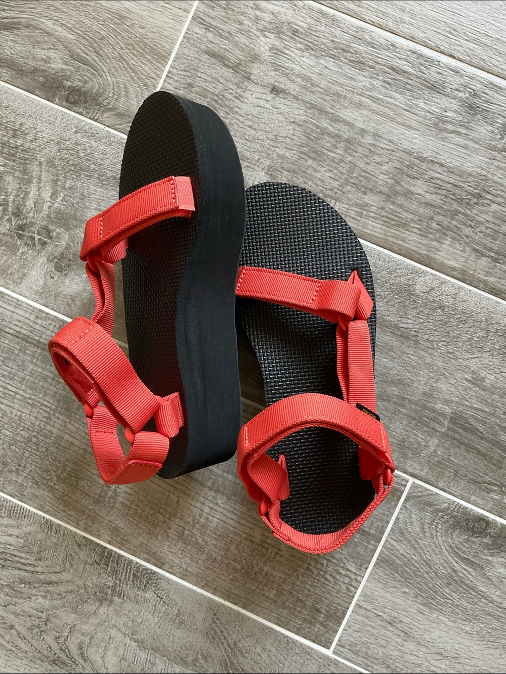 Teva Women’s Flatform Universal Sandal 7 NWT